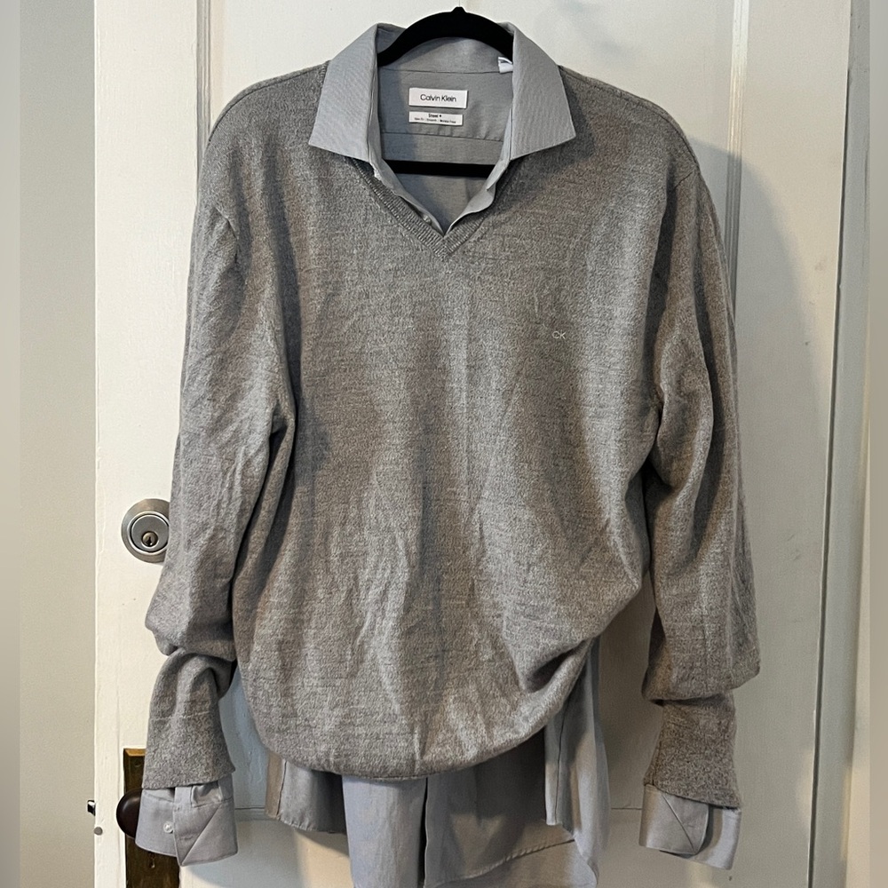VINTAGE Calvin Klein Light Gray V-Neck Men's Sweater